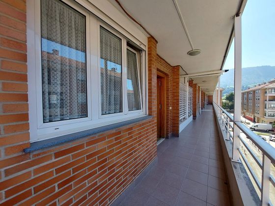 Foto 1 de Piso en venta en Corrales de Buelna (Los) de 2 habitaciones con terraza y calefacción