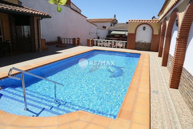 Foto 1 de Casa en venda a Valencia de las Torres de 8 habitacions amb piscina