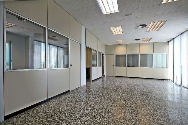 Foto 2 de Alquiler de oficina en avenida De Aragón con garaje y aire acondicionado