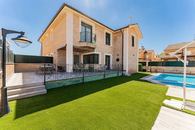 Foto 1 de Xalet en venda a Griñón de 5 habitacions amb terrassa i piscina