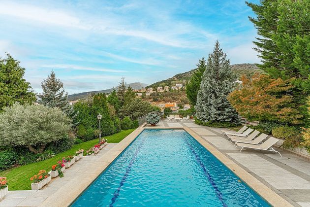 Foto 1 de Xalet en venda a Miraflores de la Sierra de 10 habitacions amb terrassa i piscina