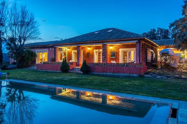 Foto 1 de Casa rural en venda a Chapinería de 5 habitacions amb terrassa i piscina