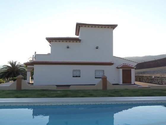 Foto 2 de Chalet en venta en Arriate de 6 habitaciones con terraza y piscina