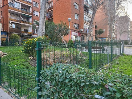 Foto 2 de Pis en venda a calle Mayorazgo de 3 habitacions amb terrassa i aire acondicionat