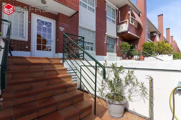 Foto 2 de Casa adossada en venda a Parque Henares de 5 habitacions amb terrassa i jardí