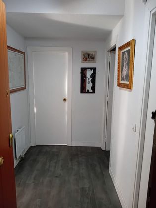 Foto 2 de Pis en venda a avenida Madrid de 3 habitacions amb terrassa i calefacció