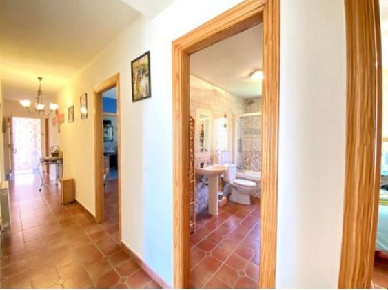 Foto 2 de Xalet en venda a Galápagos de 3 habitacions amb terrassa i garatge