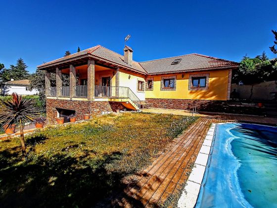 Foto 2 de Xalet en venda a Soto del Real de 5 habitacions amb terrassa i piscina