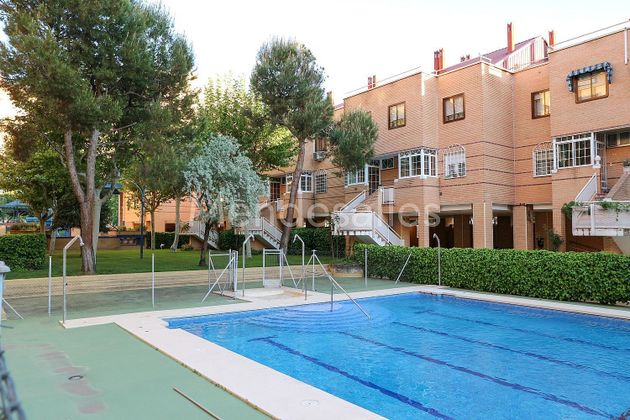 Foto 1 de Dúplex en venda a Zona Norte - Universidad en Móstoles de 4 habitacions amb terrassa i piscina
