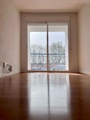 Foto 2 de Piso en alquiler en calle De Caroli de 2 habitaciones con terraza y aire acondicionado