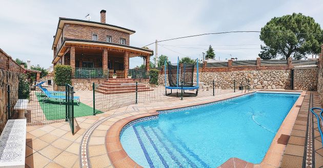 Foto 1 de Chalet en venta en Los Villares de 6 habitaciones con terraza y piscina