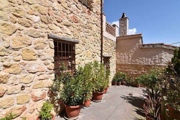 Foto 2 de Venta de chalet en Chiclana de Segura de 7 habitaciones con terraza y jardín