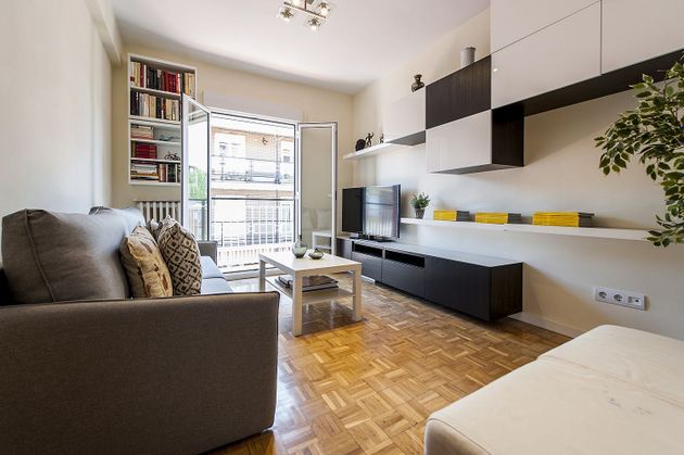 Foto 1 de Pis en lloguer a calle Otero de 2 habitacions amb terrassa i mobles