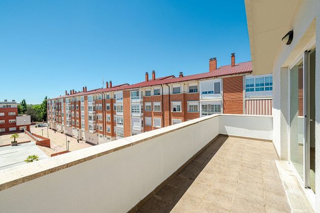 Foto 1 de Ático en alquiler en Laguna de Duero de 1 habitación con terraza y garaje