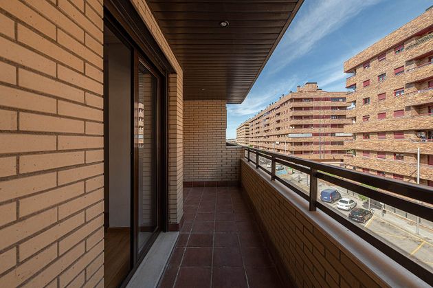 Foto 1 de Pis en lloguer a El Quiñón de 2 habitacions amb terrassa i piscina