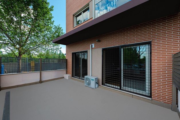 Foto 1 de Piso en alquiler en Alameda de Osuna de 2 habitaciones con terraza y piscina