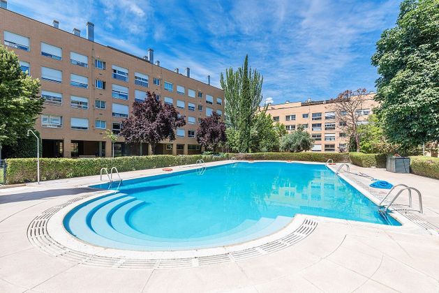 Foto 1 de Alquiler de piso en Piovera - Conde Orgaz de 3 habitaciones con terraza y piscina