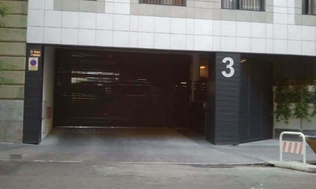 Foto 2 de Garatge en venda a calle Nicasio Gallego de 16 m²