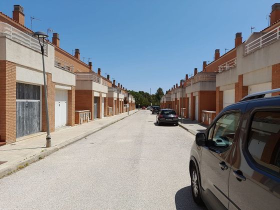 Foto 1 de Casa adossada en venda a calle Miralpeix de 4 habitacions amb garatge