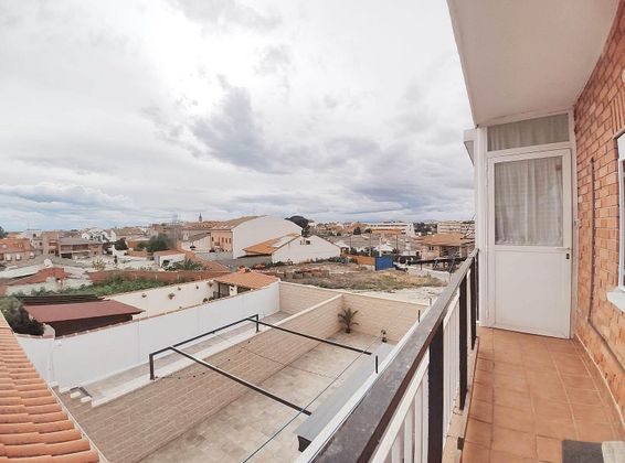 Foto 1 de Pis en lloguer a Valmojado de 3 habitacions amb terrassa i balcó