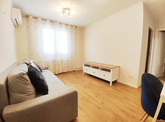 Foto 1 de Alquiler de piso en Ventas de 2 habitaciones con muebles y aire acondicionado
