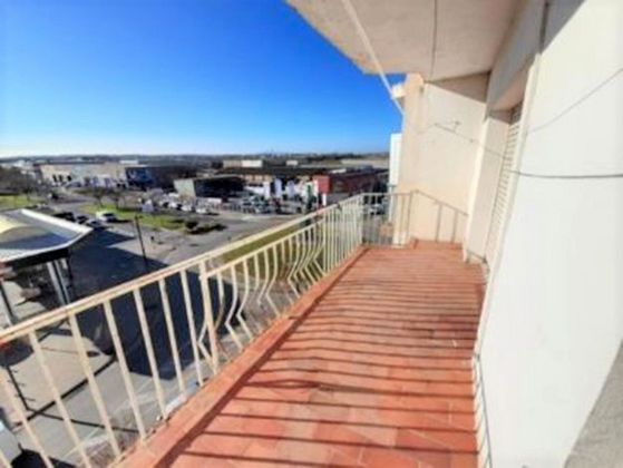 Foto 2 de Venta de piso en Marca del Ham - Vilatenim de 3 habitaciones con terraza