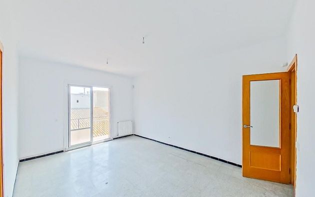 Foto 2 de Piso en venta en Barri de Tueda de 4 habitaciones con terraza y calefacción