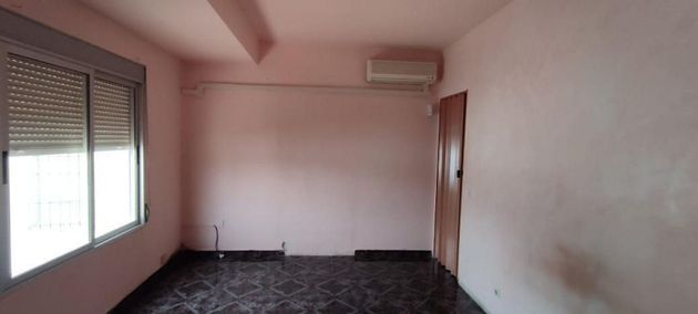 Foto 1 de Casa en venta en Fuenllana de 3 habitaciones con aire acondicionado