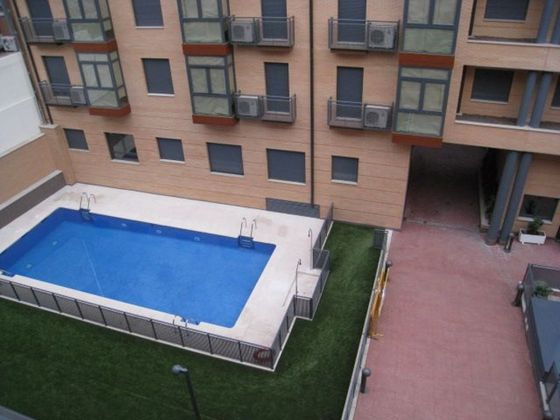 Foto 1 de Estudi en venda a calle De Valderribas amb piscina i garatge