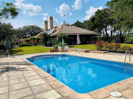 Foto 1 de Chalet en venta en Ciudalcampo de 5 habitaciones con terraza y piscina