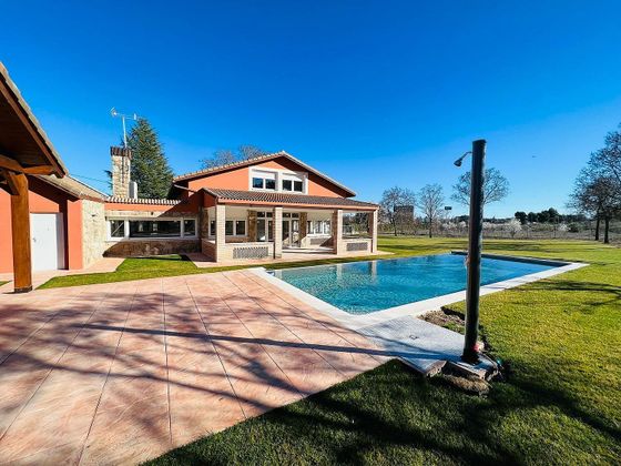 Foto 1 de Xalet en venda a Fuente del Fresno de 7 habitacions amb terrassa i piscina