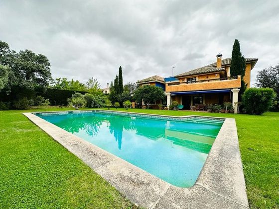 Foto 2 de Chalet en venta en Ciudalcampo de 6 habitaciones con terraza y piscina