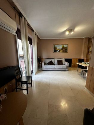 Foto 2 de Alquiler de piso en Prosperidad de 1 habitación con muebles y balcón