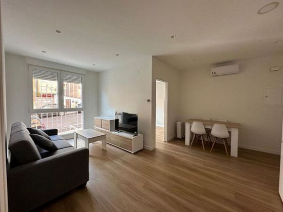 Foto 1 de Alquiler de piso en Entrevías de 2 habitaciones con muebles y aire acondicionado
