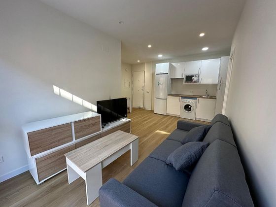 Foto 2 de Alquiler de piso en Entrevías de 2 habitaciones con muebles y aire acondicionado