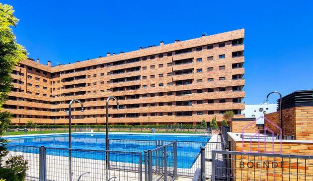 Foto 1 de Pis en venda a El Quiñón de 3 habitacions amb terrassa i piscina