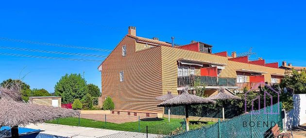Foto 2 de Casa en venda a Las Castañeras - Bulevar de 4 habitacions amb terrassa i piscina