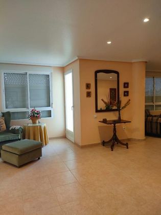 Foto 2 de Pis en venda a Centro - Torrevieja de 5 habitacions amb terrassa i garatge