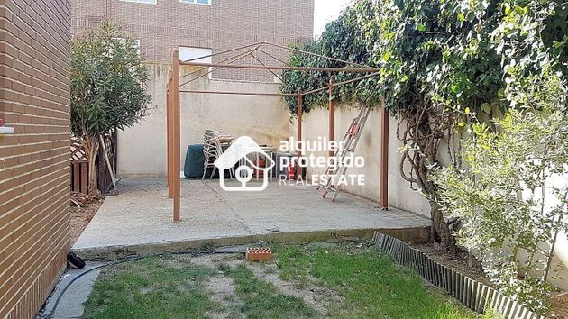 Foto 2 de Piso en venta en calle De Los Oficios de 3 habitaciones con piscina y garaje