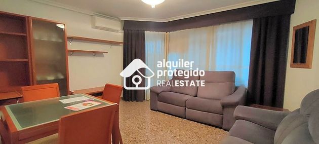 Foto 1 de Piso en venta en Ensanche - Diputación de 2 habitaciones con terraza y garaje