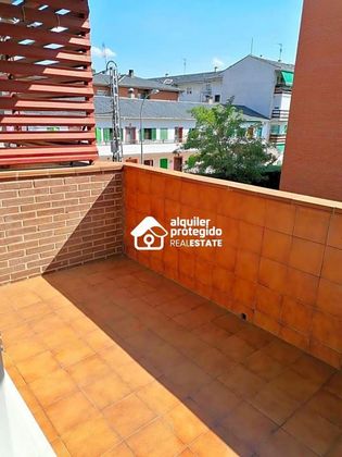 Foto 1 de Venta de piso en Villalba Estación de 2 habitaciones con terraza y piscina