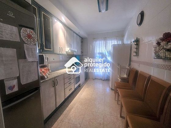 Foto 2 de Piso en venta en Reyes de 3 habitaciones con terraza y garaje