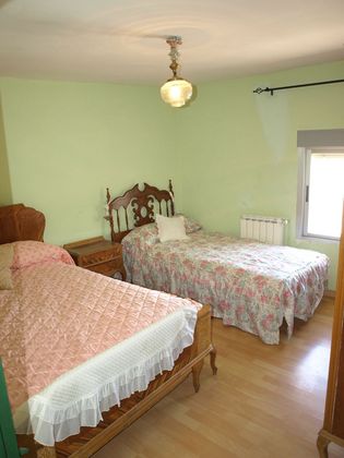 Foto 1 de Venta de casa en Saceda-Trasierra de 4 habitaciones con calefacción