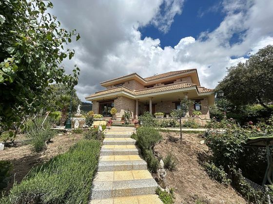 Foto 2 de Chalet en venta en Hoyo de Manzanares de 4 habitaciones con terraza y piscina