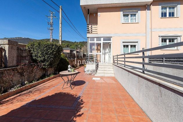 Foto 2 de Casa adossada en venda a Collado Mediano de 5 habitacions amb terrassa i garatge