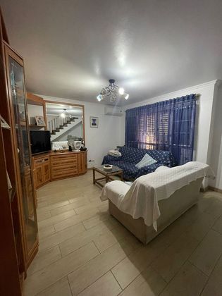 Foto 1 de Casa adossada en venda a Burrero de 5 habitacions amb terrassa i aire acondicionat