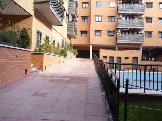Foto 2 de Pis en venda a Mirasierra de 4 habitacions amb piscina i garatge