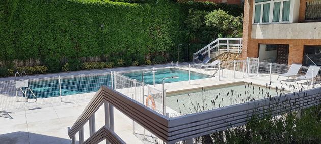 Foto 1 de Alquiler de piso en Castilla de 2 habitaciones con piscina y jardín
