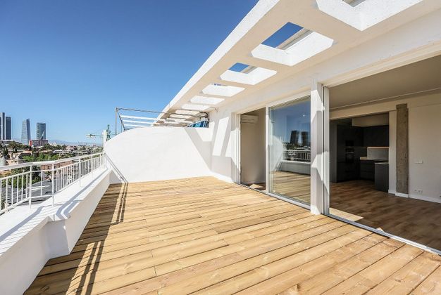 Foto 2 de Àtic en lloguer a Nueva España de 2 habitacions amb terrassa i aire acondicionat