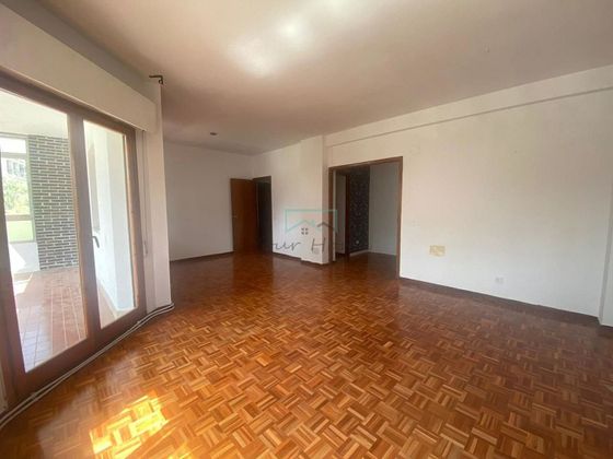 Foto 2 de Pis en venda a calle De Oña de 3 habitacions amb terrassa i calefacció